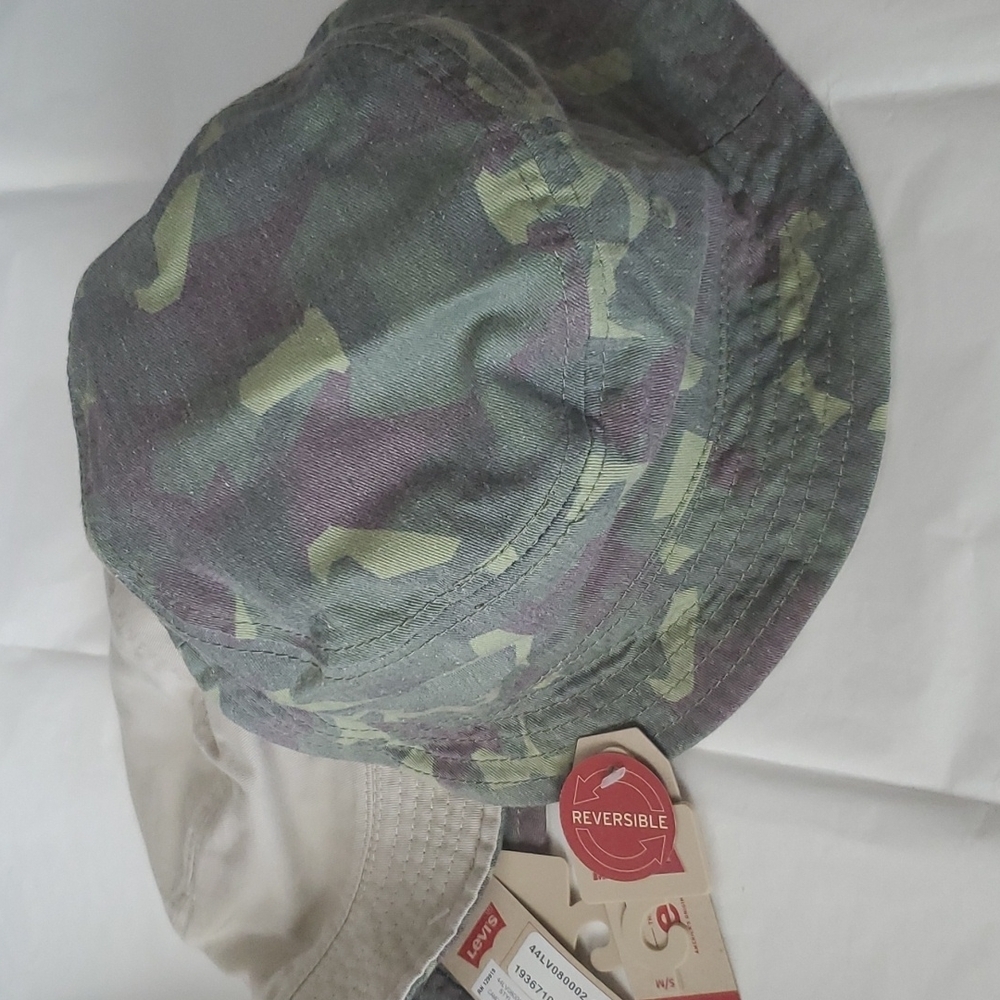 🏈 NWT LEVIS REVERSIBLE BUCKET HAT - Picture 4 of 10